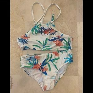 Girls white floral bikini!